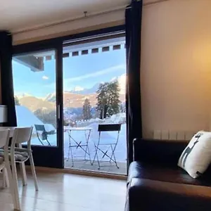 https://la-marmotte-vue-mont-blanc-terrasse-parking.hotels-rhonealpes.com